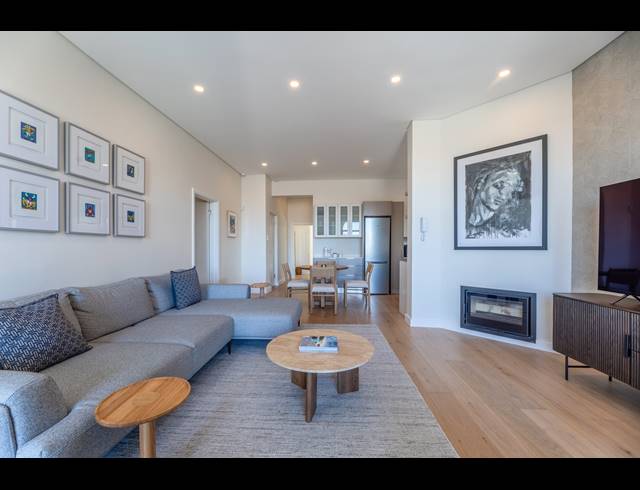 2 BEDROOM APARTMENT TO LET IN SEA POINT